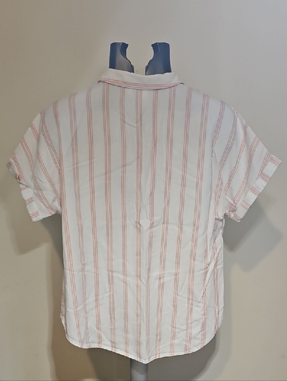 Universal Thread Short Sleeve - Small - Picture 3 of 3